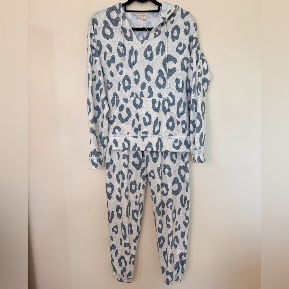 NWOT Peach Love California Women's Leopard Print Hoodie & Jogger 2-Piece Set